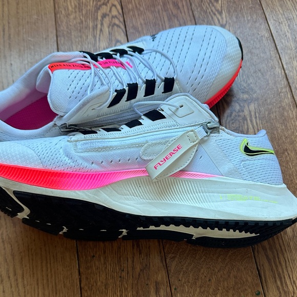 Nike Women's Air Zoom Pegasus 38 Shoes - White and Pink - Picture 5 of 8